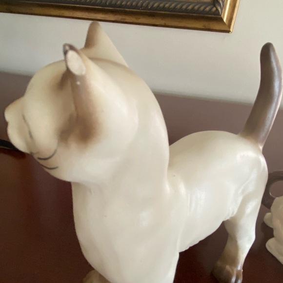 Lot of 2 Siamese Cat Porcelain Figurines Smaller is Lefton Cute Cat Japan - Picture 4 of 10